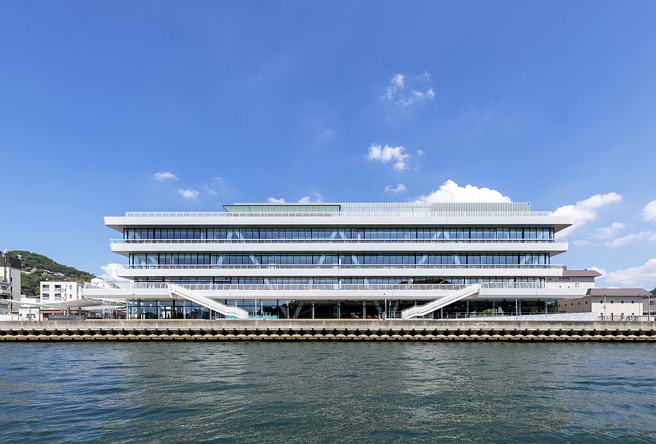 Onomichi (Japan): municipal offices with a sea view