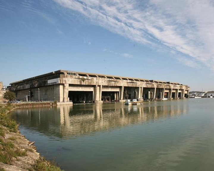 Bordeaux (France): plans for the submarine base roof