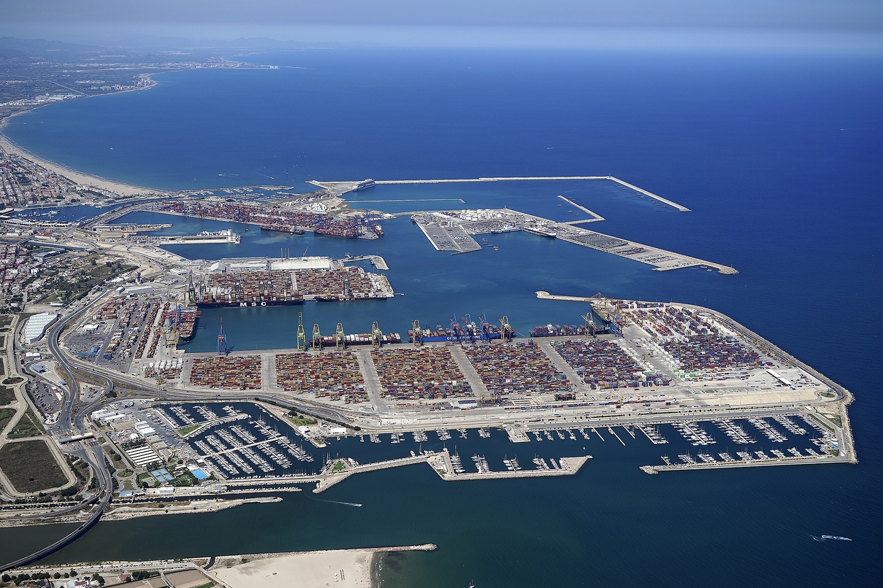 El puerto de Valencia lanza un plan de movilidad sostenible para sus empleados