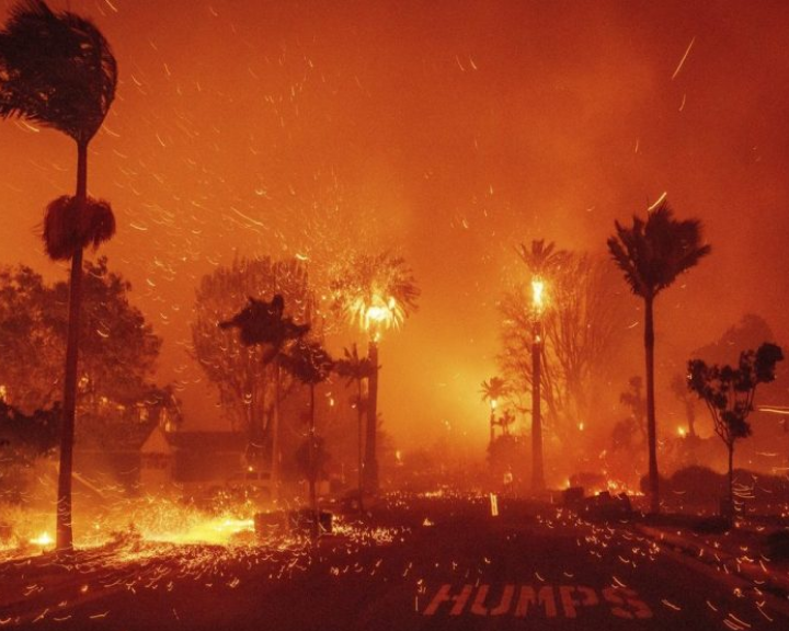 Les incendies de forêt ravagent le Sud de la Californie