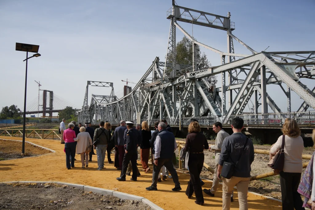 Puerto de Sevilla celebra centenario de su histórico puente